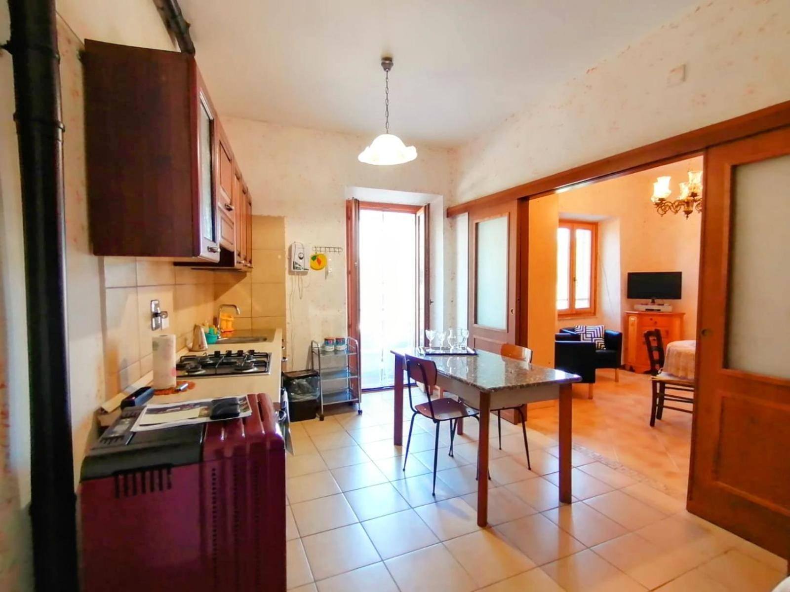 La Casa In Piazza Apartment Toffia Exterior photo